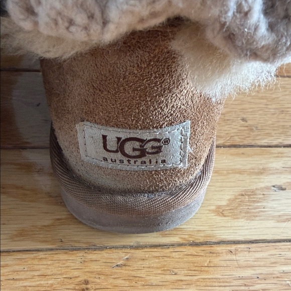 UGG Brown Boots with Cream Shearling - Picture 3 of 5